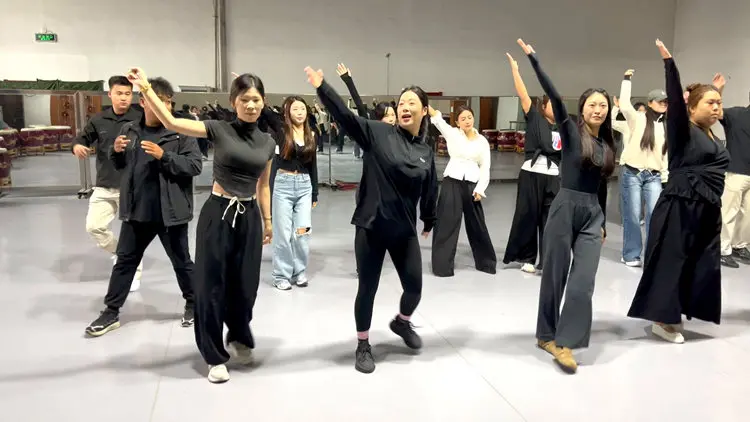 练厅里, 安图县足球