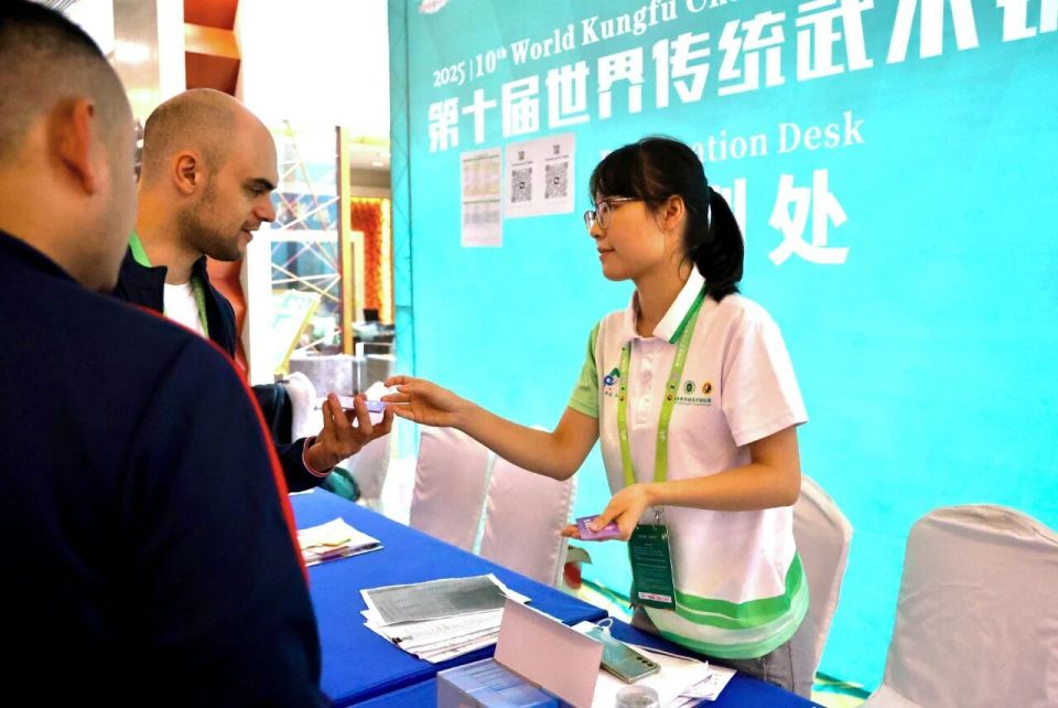 志愿者们分 志愿者们分